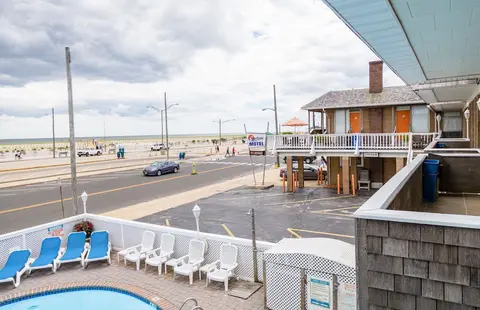 Charlroy Motel