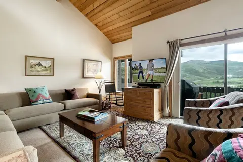 100 Ridgepoint 4 Bedroom Condo