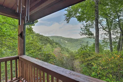 Tranquil Hendersonville Cabin w/ Mountain Views!