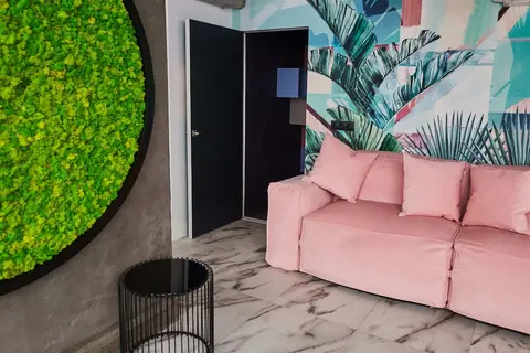 Deep Hotel