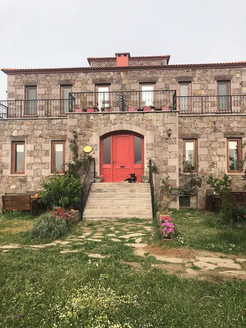 Assos Pırnal Köy Evi