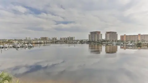 Dolphin Point 404b