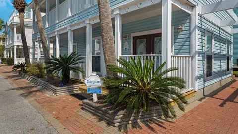 2 Minutes to Beach & Next to Pool - Free Beach Setup, Sleeps 12