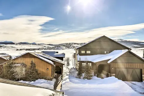 Hike & Ski: Stunning Home w/ Hot Tub in Granby!