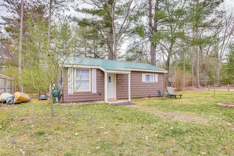 Updated Wellston Cabin, Walk to Lake Beach + Dock!