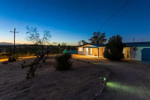 Cosmic Wave - Mountain Views Spa Fenced Yard