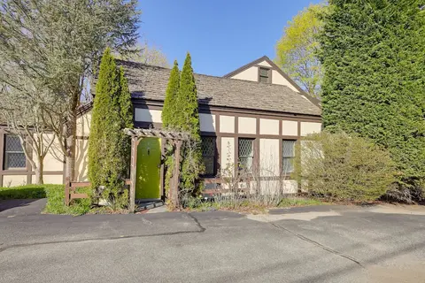 Idyllic Escape w/ Deck in East Sandwich!