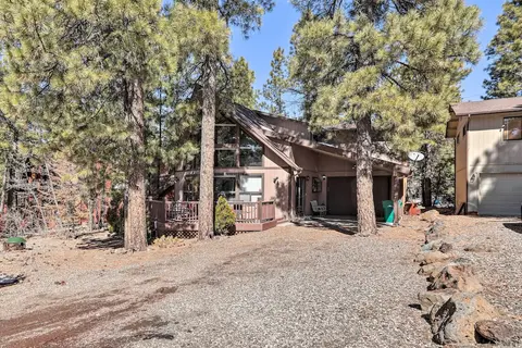 Fire Pit & Wraparound Porch: Munds Park Cabin!