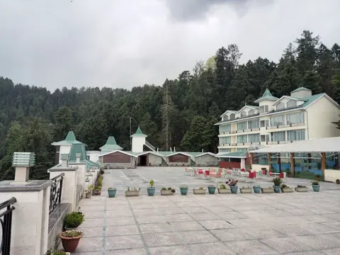 Goroomgo Hill Top Courtyard Shimla