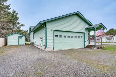 Pet-friendly Westport Vacation Rental w/ Hot Tub!