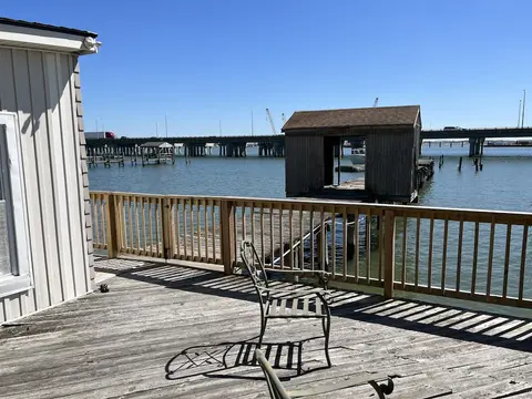 Boat House Studio - Water Front Pets Wifi Smart Tv Apts by RedAwning
