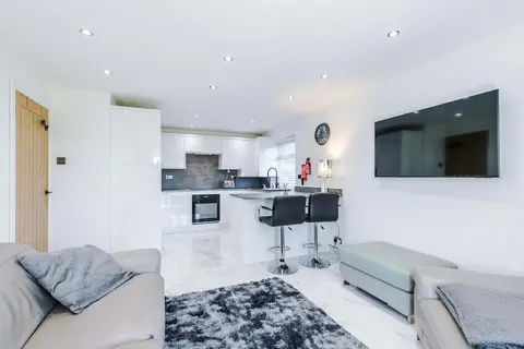 Modern 1BR Apartment in Whitefield