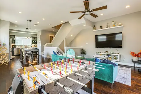 2 Mi to Dtwn: Modern Houston Home w/ Private Patio