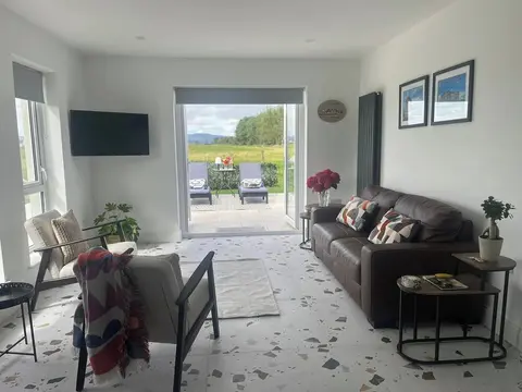 Magilligan - Cottage - Sleeps 6 - Parking - Garden