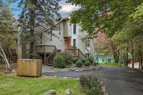 Emerald Bluff by Avantstay Lake Views, Deck, Fire Pit, Game Room