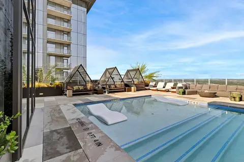1BR Condo on Rainey St with Pool & Views