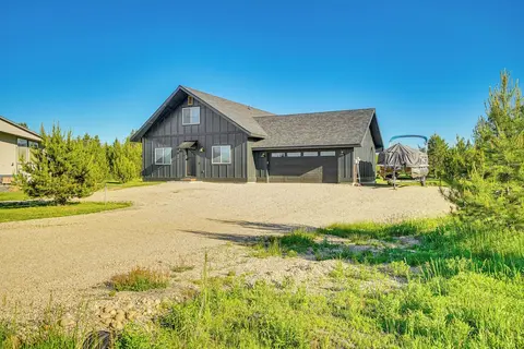 Family-friendly Donnelly Home w/ Private Hot Tub!