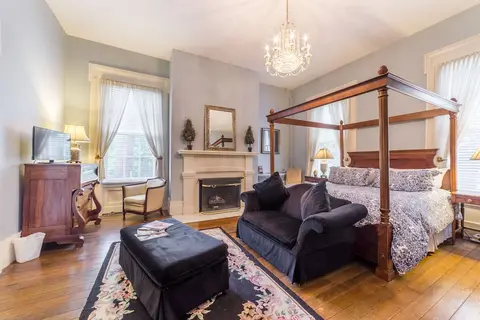 Bourbon Manor B&B