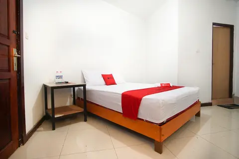 RedDoorz near Mall Abepura