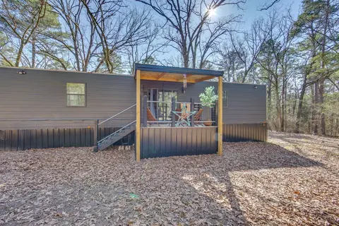 Winnsboro Tiny House w/ Trails, Yard Games & More!