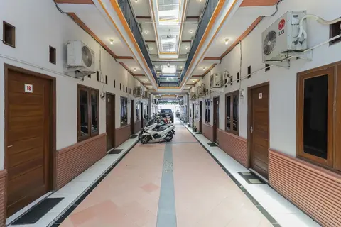 RedDoorz near Juanda International Airport 2