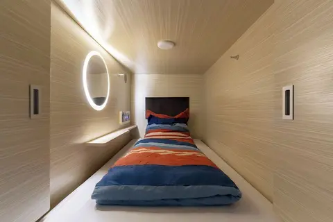 MUE Cubes - Capsule Hotel