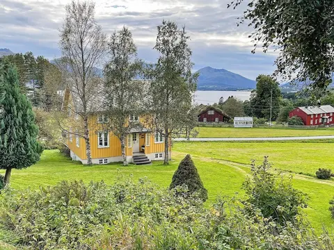 6 Person Holiday Home in Averoy-by Traum
