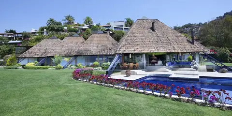 Espectacular y Enigmática Villa en Lago