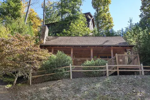 ER228 - Locker's Lodge Great Location - Close To Town! 1 Bedroom Cabin by RedAwning