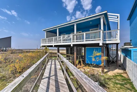 Oceanfront Freeport House w/ Private Beach!