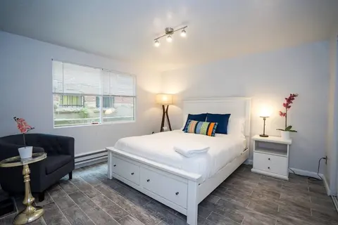 The Pearl Place in Wash Park West