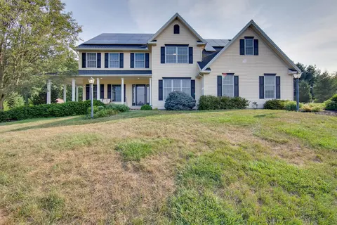 Game Room & Covered Patio: Hummelstown Hideaway