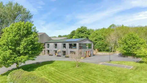 1 Little Broomcroft