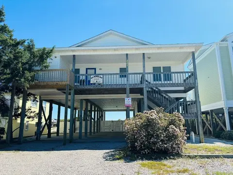 Clamelot 4 Bedroom Home by RedAwning