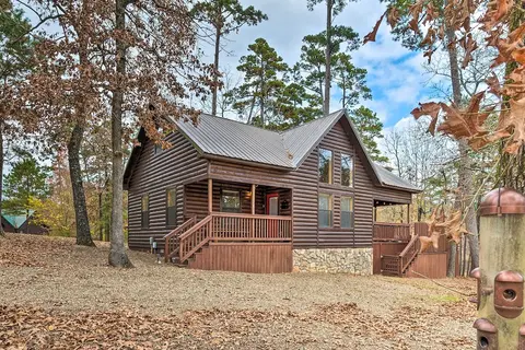 Hot Tub: 'little Bear's Pond' Broken Bow Cabin