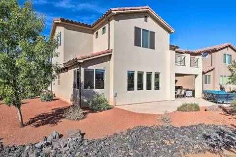 Utah Home w/ Pool & Hot Tub Access, Mtn Views!