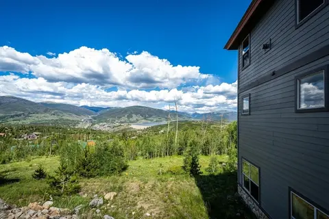 97A Exceptional Views, 4 BR, Central Location by RedAwning