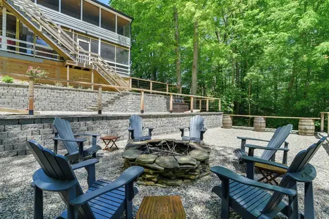Lakefront Scottsville Retreat w/ Private Dock!