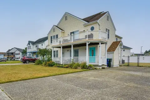 Brigantine Getaway: Walk to the Beach!