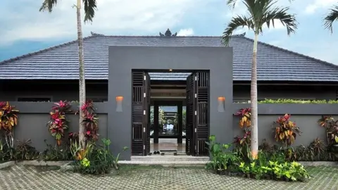 Modern Family Villa