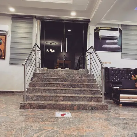 House 919 Suites And Apartments