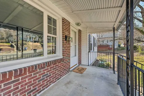 Mid-century Modern Cottage in Ardmore Area!