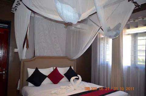 Saffron Beach Bistro & Cottages