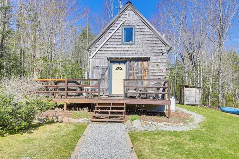 Rustic Searsport Cabin: Loft + Sunroom on 10 Acres