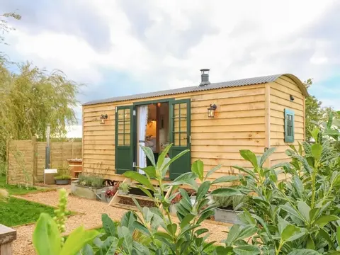 Shepherd's Hut- Hot Tub- Wellness Spa- Wood Burner