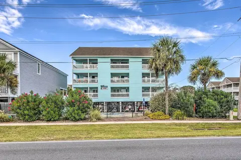 Walk to Ocean: Surfside Beach Condo w/ Pool Access