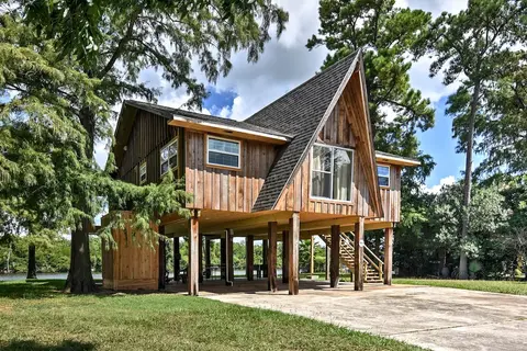 Home on San Jacinto River w/ Hot Tub, Deck & Grill