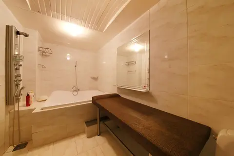 Hwaseong Jes Hotel
