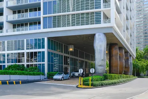 Amazing Condos at Icon Brickell With Pool