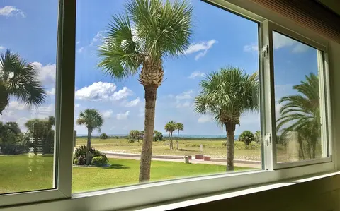 Tropic Terrace #29 - Beachfront Rental 1 Bedroom Apts by RedAwning